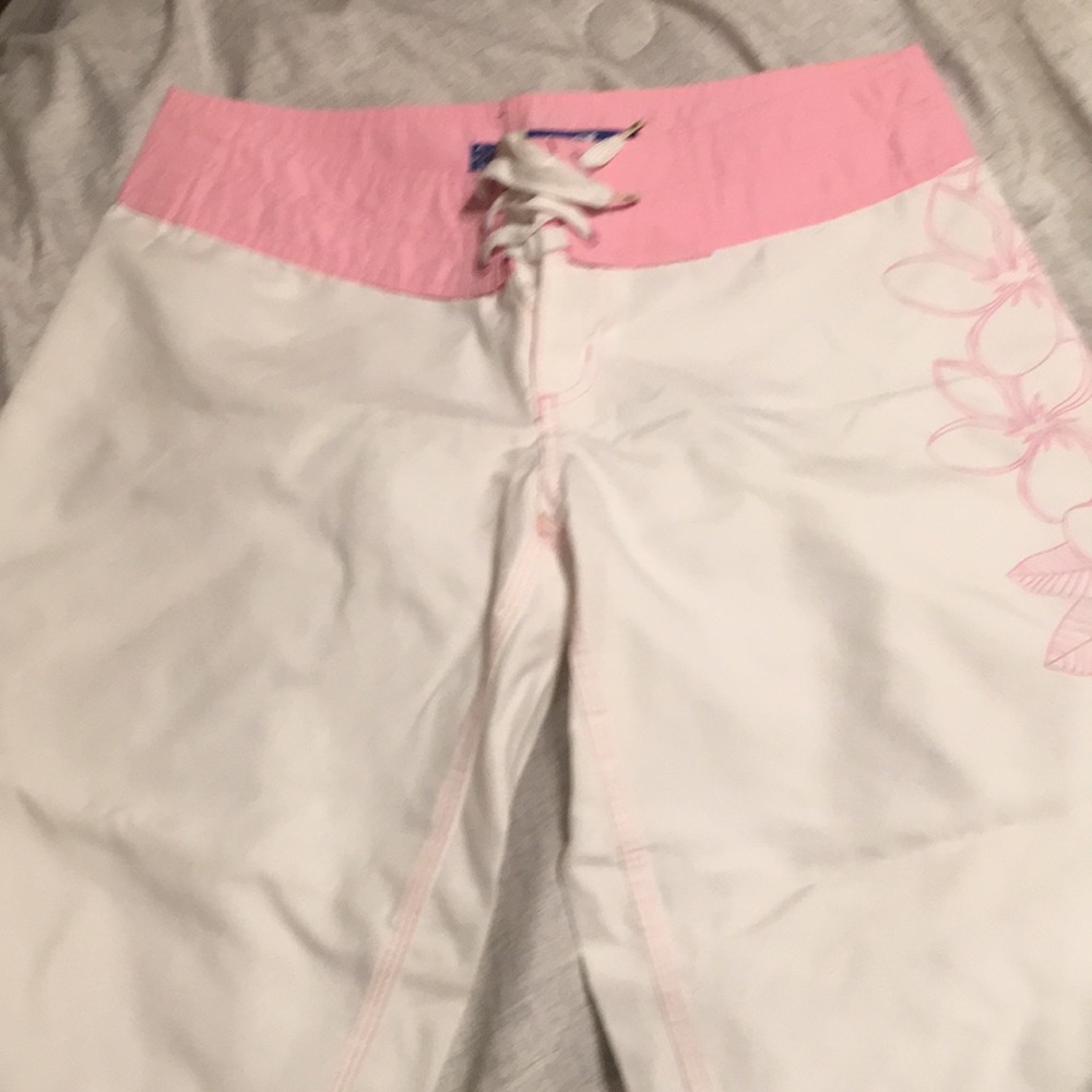 Size 8 Roxy capris - Picture 2 of 2